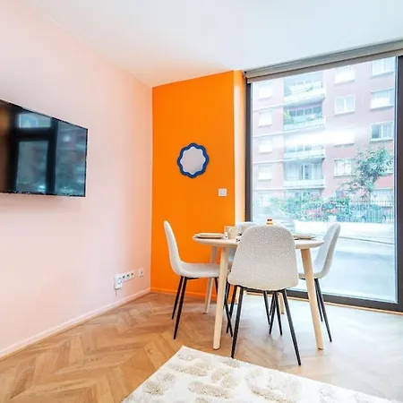 Appartement Coloré aux portes des Buttes Chaumont-3